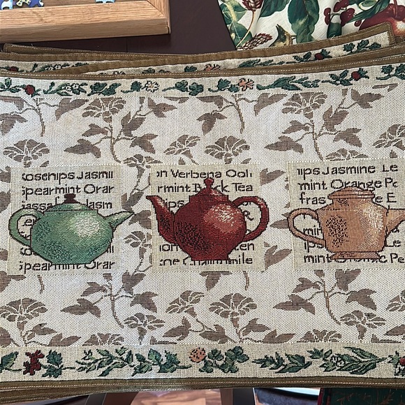 8 Floral with Teapots Fabric Placemats made by At Home. All in good condition. - Picture 1 of 3
